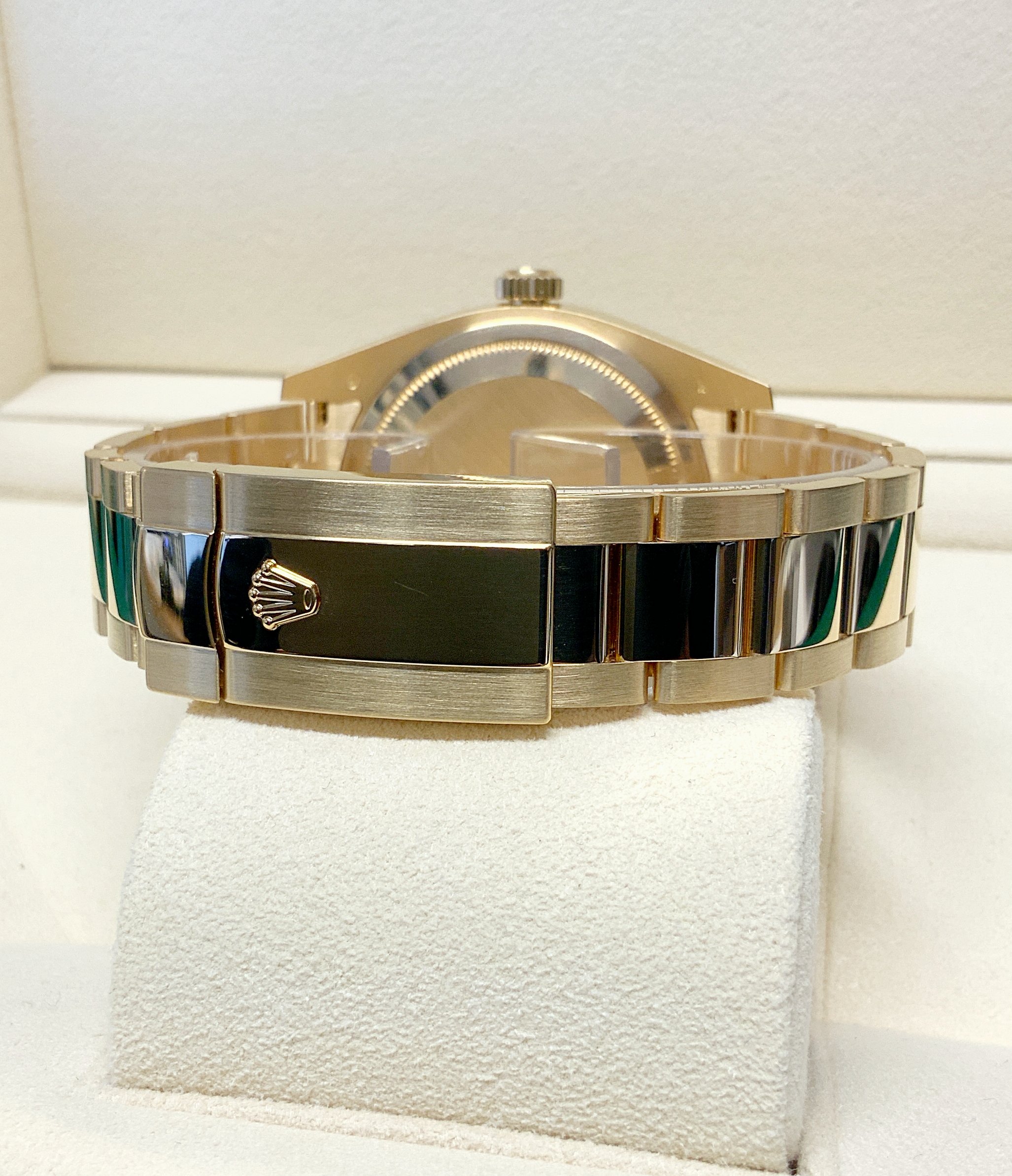 Rolex Sky-Dweller 326938 Yellow Gold 42MM 2021 6 Rolex Sky-Dweller 326938 Yellow Gold 42MM 2021